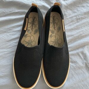 Tommy Bahama Women’s Black Slip-On Sneakers with White and Tan Accents 8